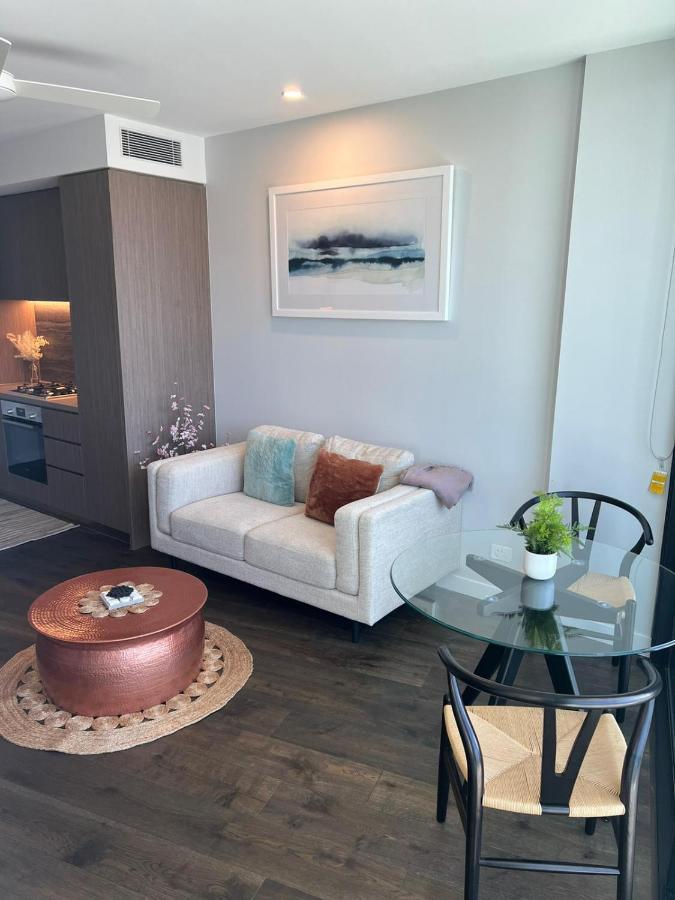 Apartment 2 Bedroom Luxurious Family With Ocean View In Broadbeach Next To Casino And Pacific Fair Gc22 Vr *