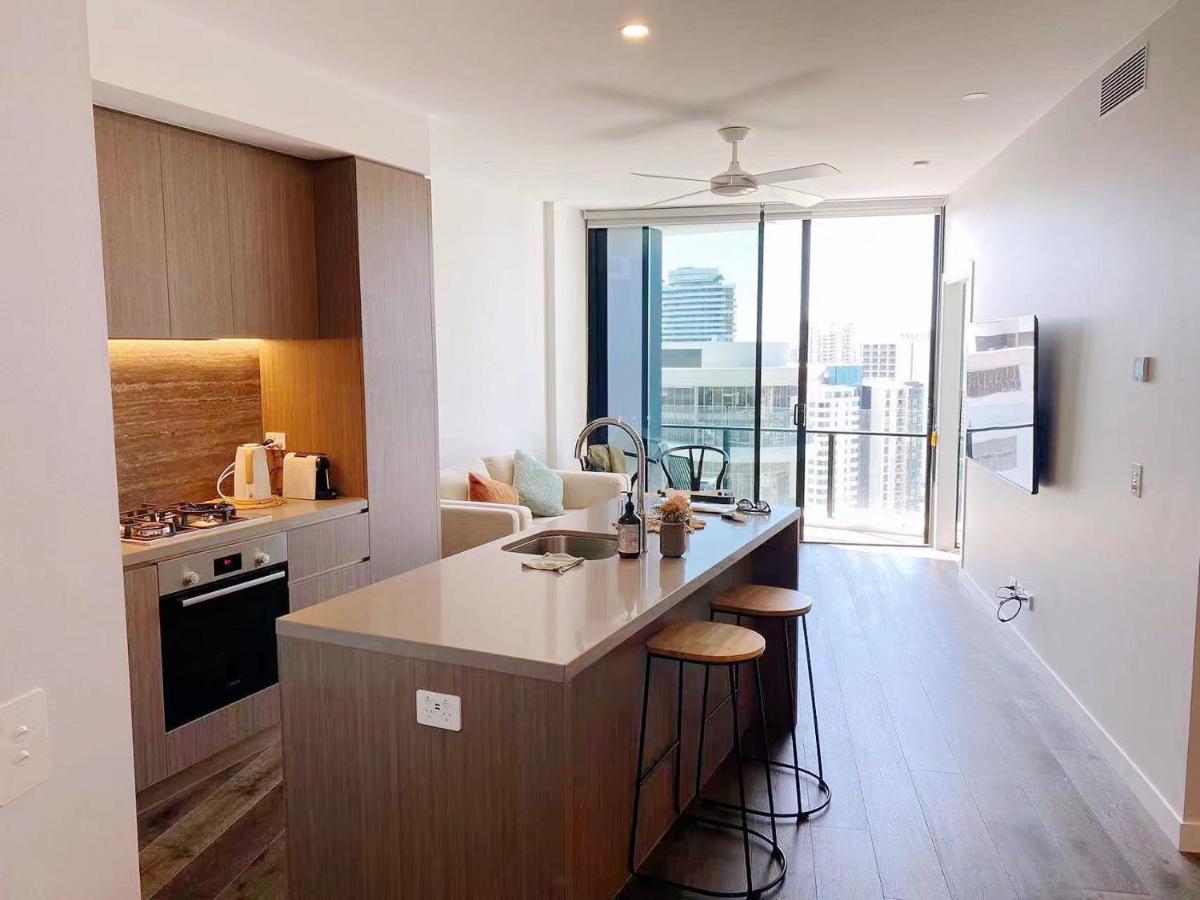 2 Bedroom Luxurious Family With Ocean View In Broadbeach Next To Casino And Pacific Fair Gc22 Vr Apartment Gold Coast