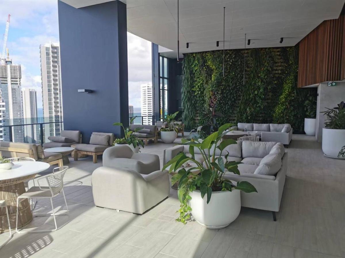 2 Bedroom Luxurious Family With Ocean View In Broadbeach Next To Casino And Pacific Fair Gc22 Vr *