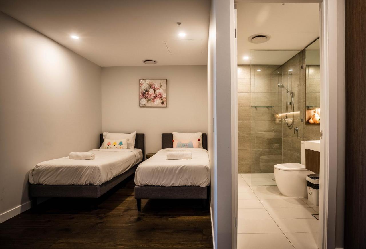 2 Bedroom Luxurious Family With Ocean View In Broadbeach Next To Casino And Pacific Fair Gc22 Vr Apartment Gold Coast