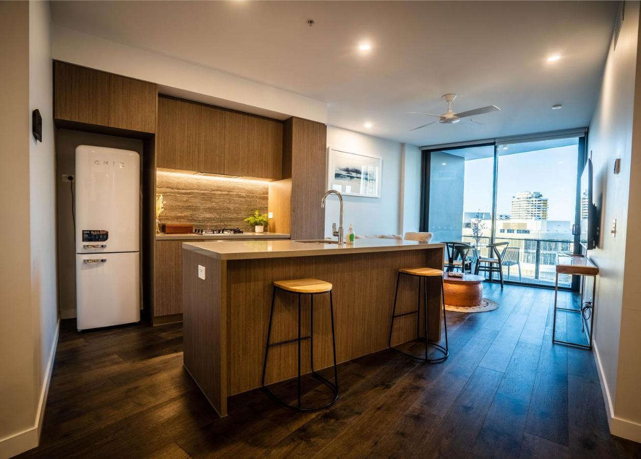 2 Bedroom Luxurious Family With Ocean View In Broadbeach Next To Casino And Pacific Fair Gc22 Vr Apartment *