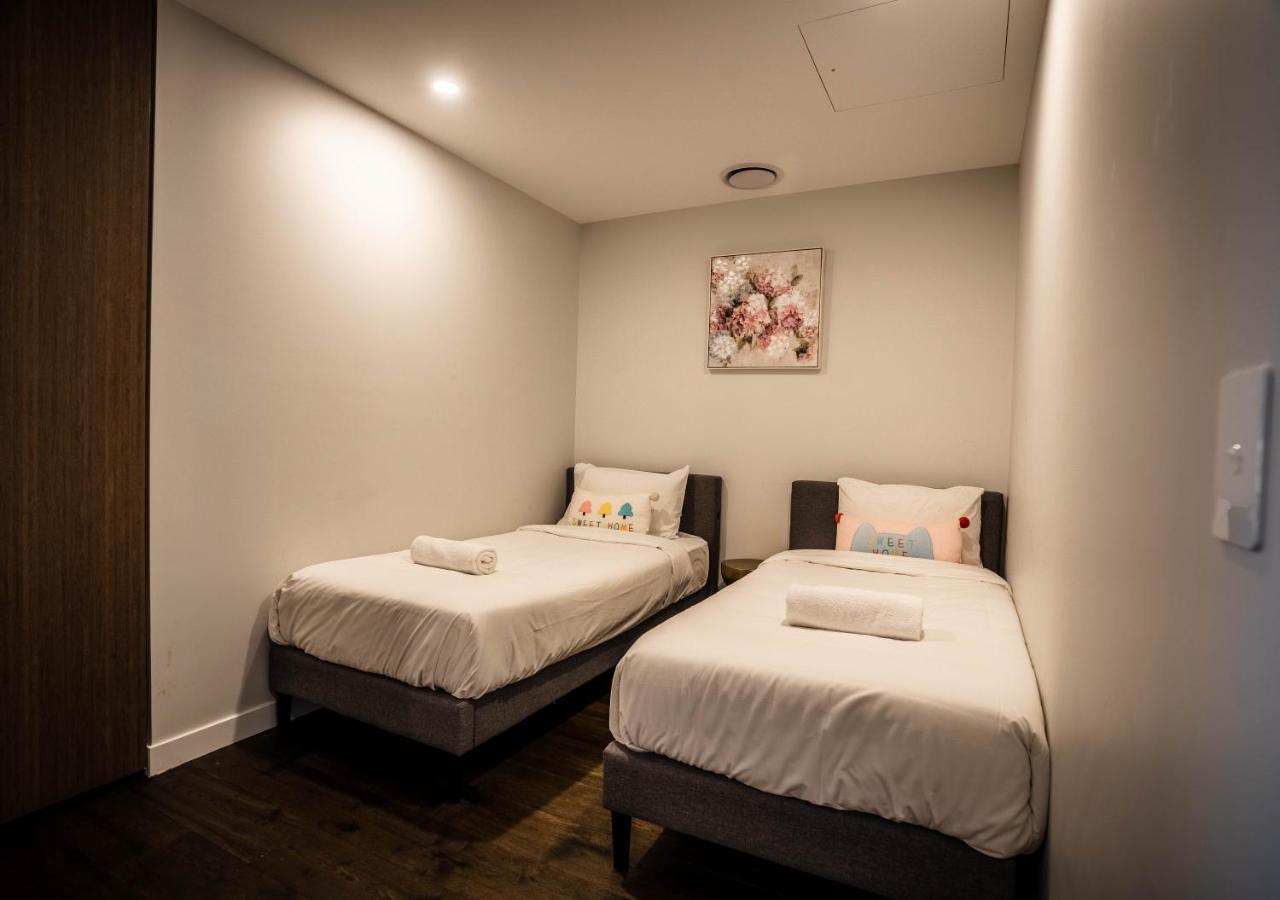 2 Bedroom Luxurious Family With Ocean View In Broadbeach Next To Casino And Pacific Fair Gc22 Vr Apartment