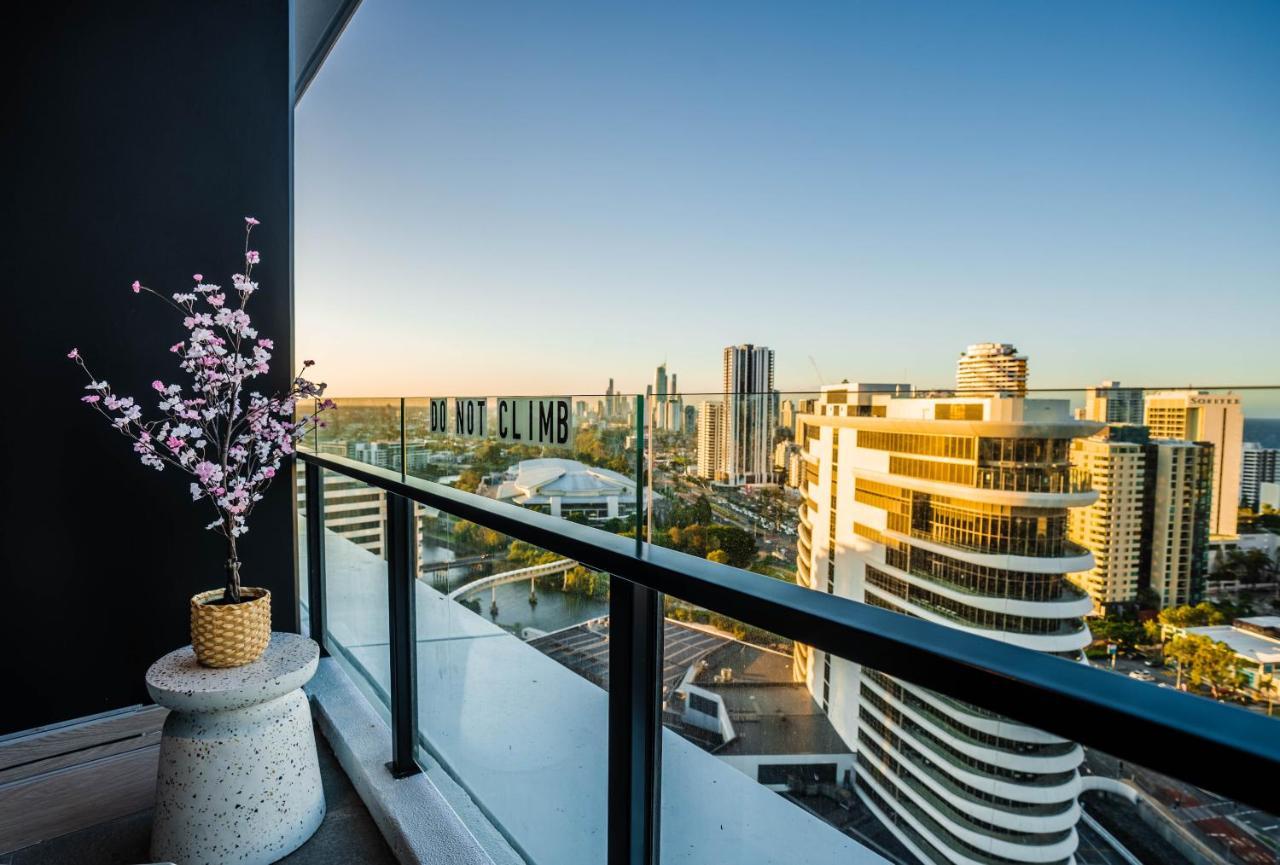 Apartment 2 Bedroom Luxurious Family With Ocean View In Broadbeach Next To Casino And Pacific Fair Gc22 Vr