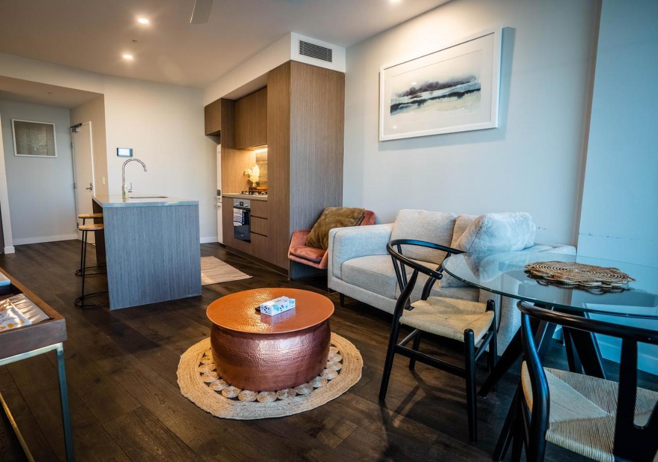 2 Bedroom Luxurious Family With Ocean View In Broadbeach Next To Casino And Pacific Fair Gc22 Vr